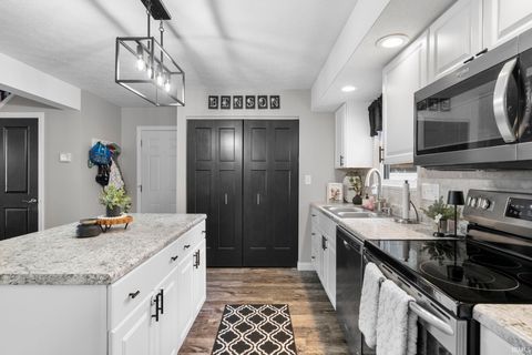 Tiny photo for 402 E Monroe Street, Delphi, IN 46923 (MLS # 202619364)