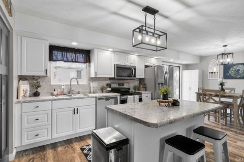 Tiny photo for 402 E Monroe Street, Delphi, IN 46923 (MLS # 202619364)