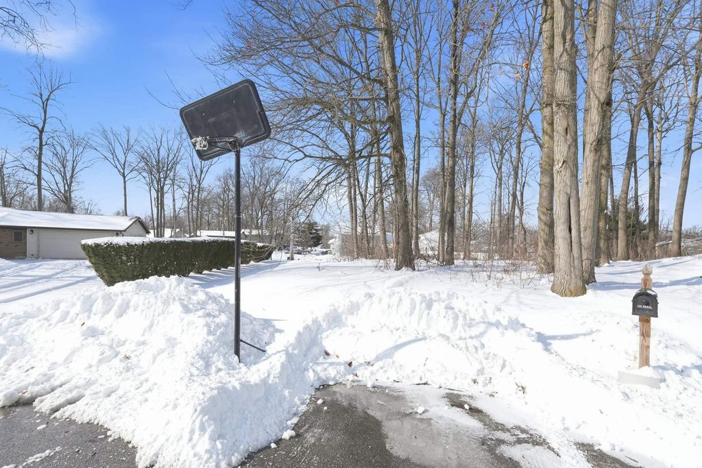 Photo of 4403 Eagledale Court #8, Fort Wayne, IN 46816 (MLS # 202603670)