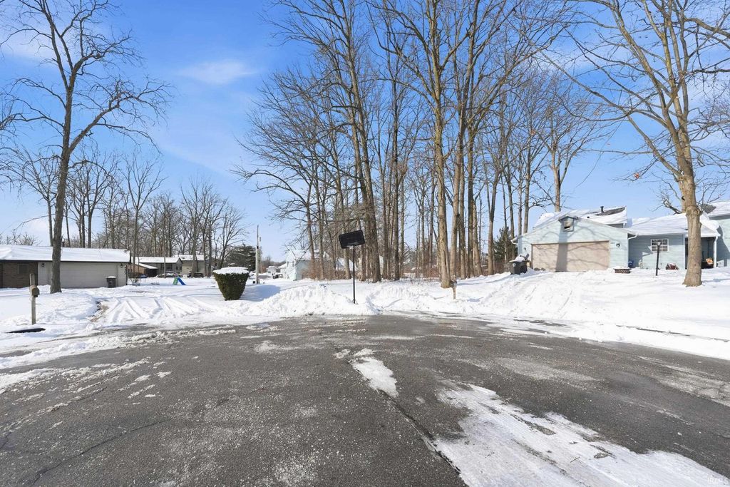 Photo of 4403 Eagledale Court #8, Fort Wayne, IN 46816 (MLS # 202603670)