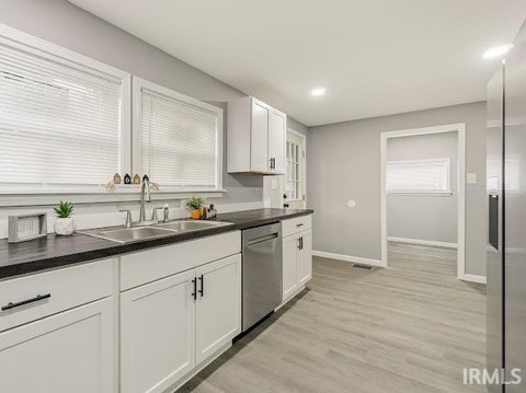 Tiny photo for 1201 E 30th Street, Marion, IN 46953 (MLS # 202629194)