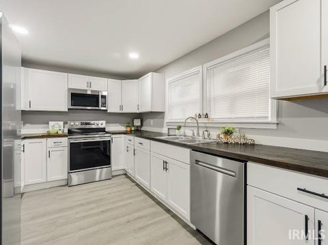 Tiny photo for 1201 E 30th Street, Marion, IN 46953 (MLS # 202629194)
