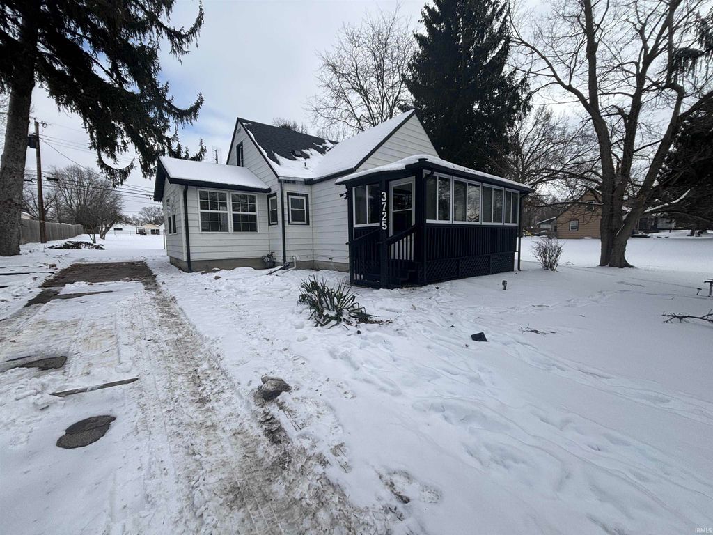 Photo of 3725 Hazelhurst Drive, Fort Wayne, IN 46804 (MLS # 202603524)