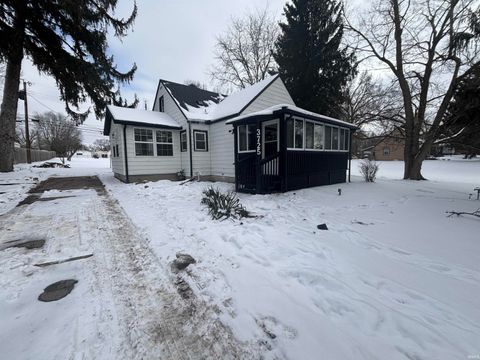 Photo of 3725 Hazelhurst Drive, Fort Wayne, IN 46804 (MLS # 202603524)