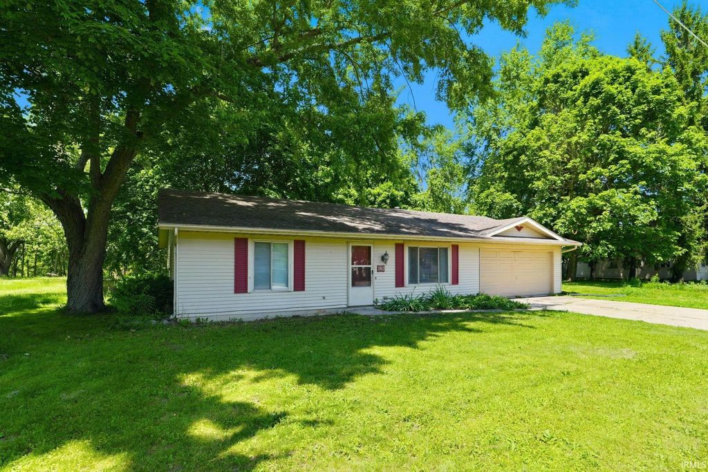Photo of 1913 Maple Street, Auburn, IN 46706 (MLS # 202620795)