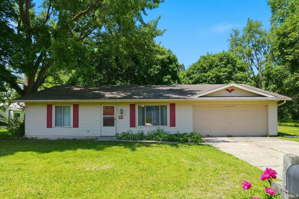 Photo of 1913 Maple Street, Auburn, IN 46706 (MLS # 202620795)