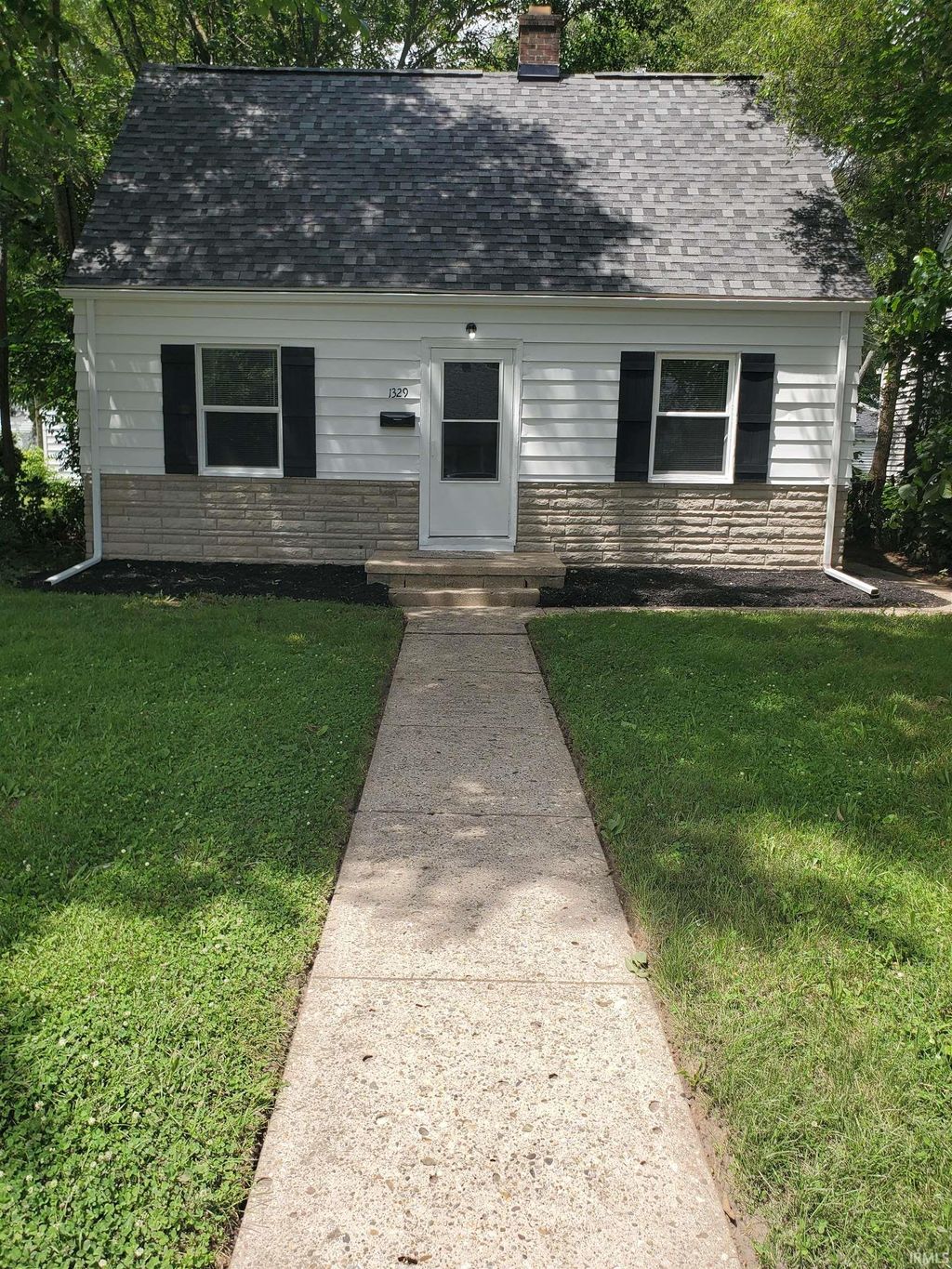 Photo of 1329 N Meade Street, South Bend, IN 46628 (MLS # 202626227)