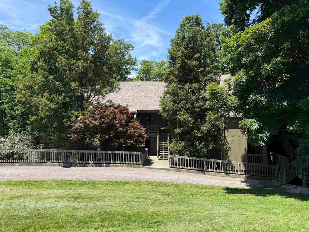 Photo of 9316 S Lake Ridge Drive, Bloomington, IN 47401 (MLS # 202621590)