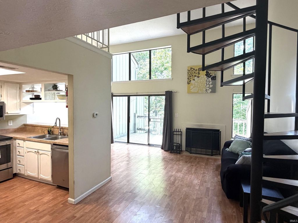 Photo of 9316 S Lake Ridge Drive, Bloomington, IN 47401 (MLS # 202621590)