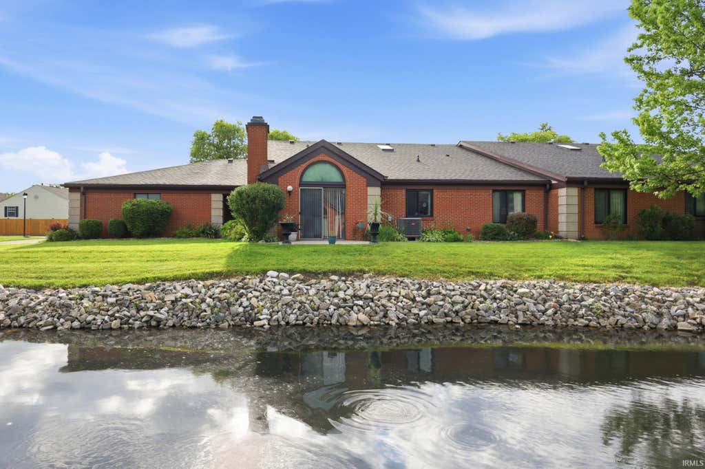 Photo of 9278 Oak Run East Drive, Indianapolis, IN 46260 (MLS # 202624042)