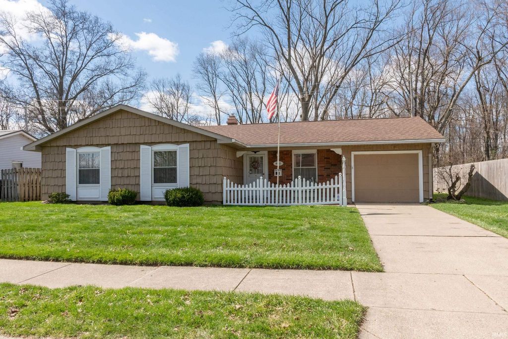 Photo of 4915 Selkirk Drive, South Bend, IN 46614 (MLS # 202612458)