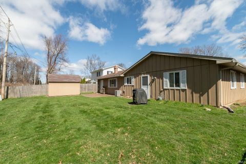 Tiny photo for 4915 Selkirk Drive, South Bend, IN 46614 (MLS # 202612458)
