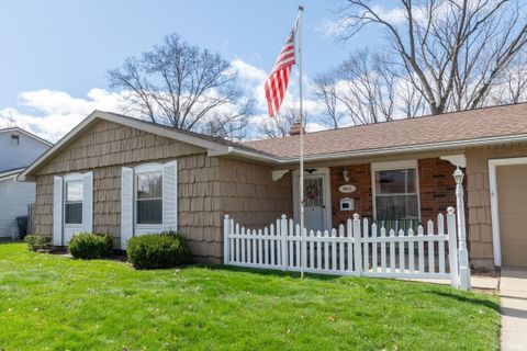 Tiny photo for 4915 Selkirk Drive, South Bend, IN 46614 (MLS # 202612458)