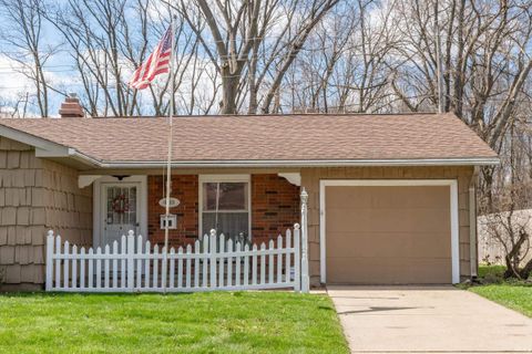 Tiny photo for 4915 Selkirk Drive, South Bend, IN 46614 (MLS # 202612458)