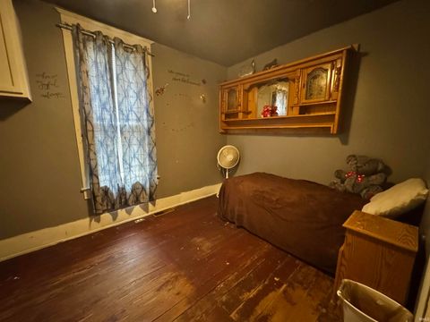Tiny photo for 21 W Columbia Street, Logansport, IN 46947 (MLS # 202540575)