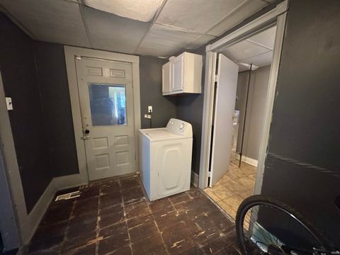 Tiny photo for 21 W Columbia Street, Logansport, IN 46947 (MLS # 202540575)