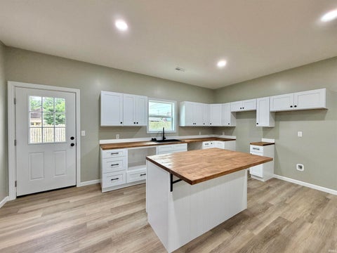 Tiny photo for 1129 Roosevelt Street, Linton, IN 47441 (MLS # 202630189)