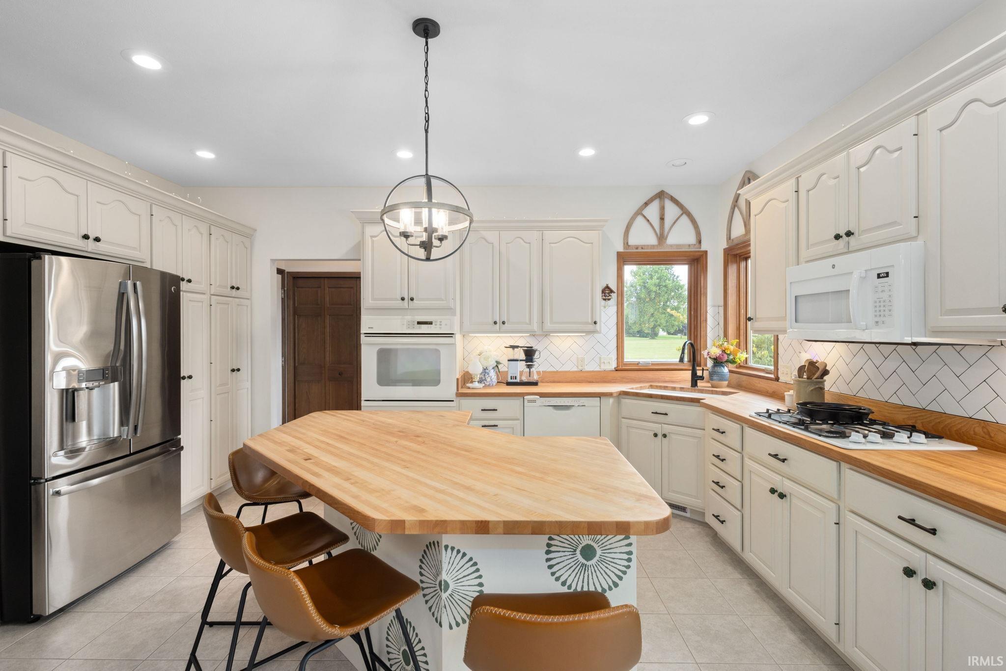 Middlebury, Indiana 46540, United States, 4 Bedrooms Bedrooms, ,4 BathroomsBathrooms,Residential,Active,215493