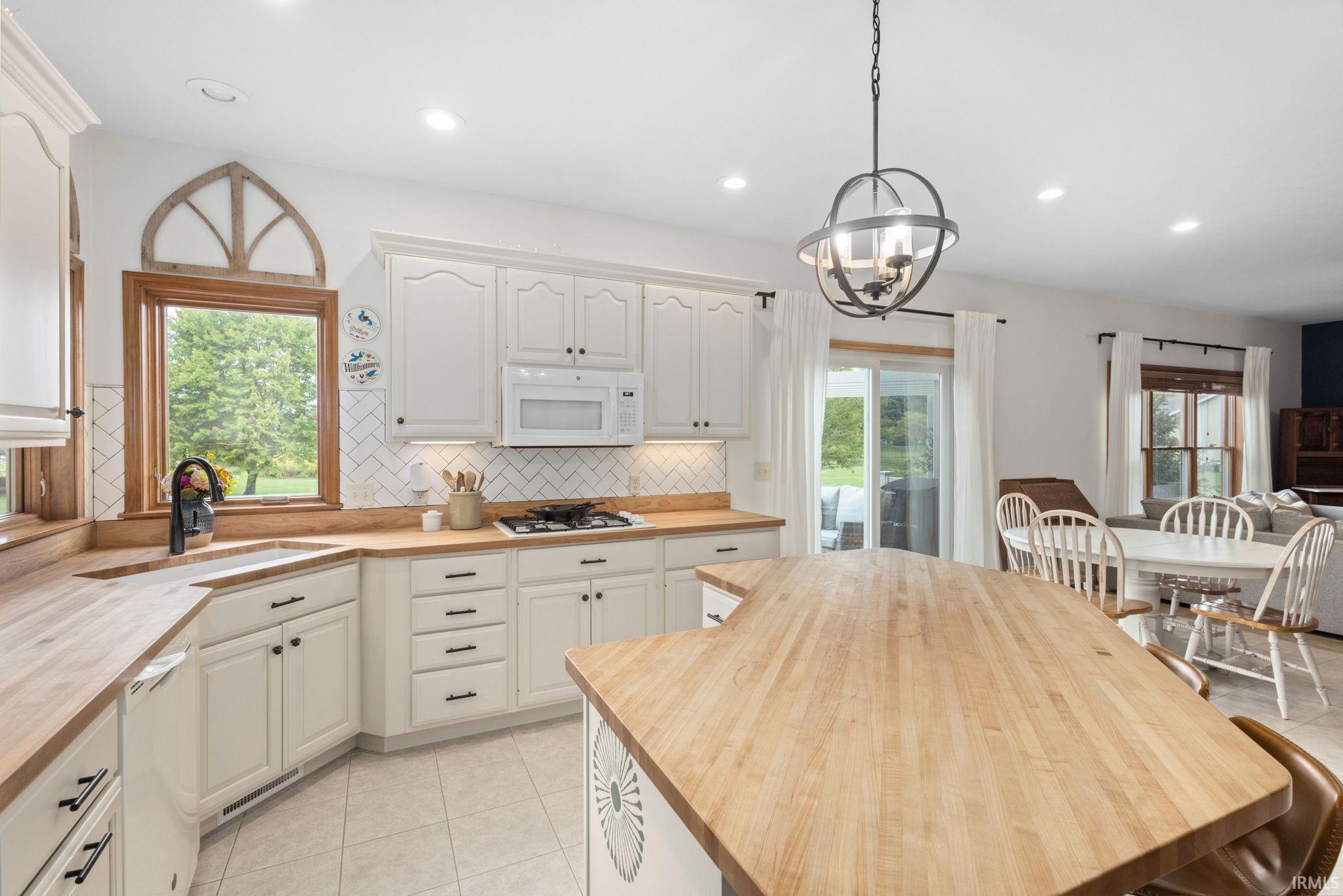 Middlebury, Indiana 46540, United States, 4 Bedrooms Bedrooms, ,4 BathroomsBathrooms,Residential,Active,215493