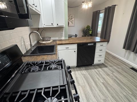 Tiny photo for 136 W MEEK Drive, Bunker Hill, IN 46914 (MLS # 202547944)