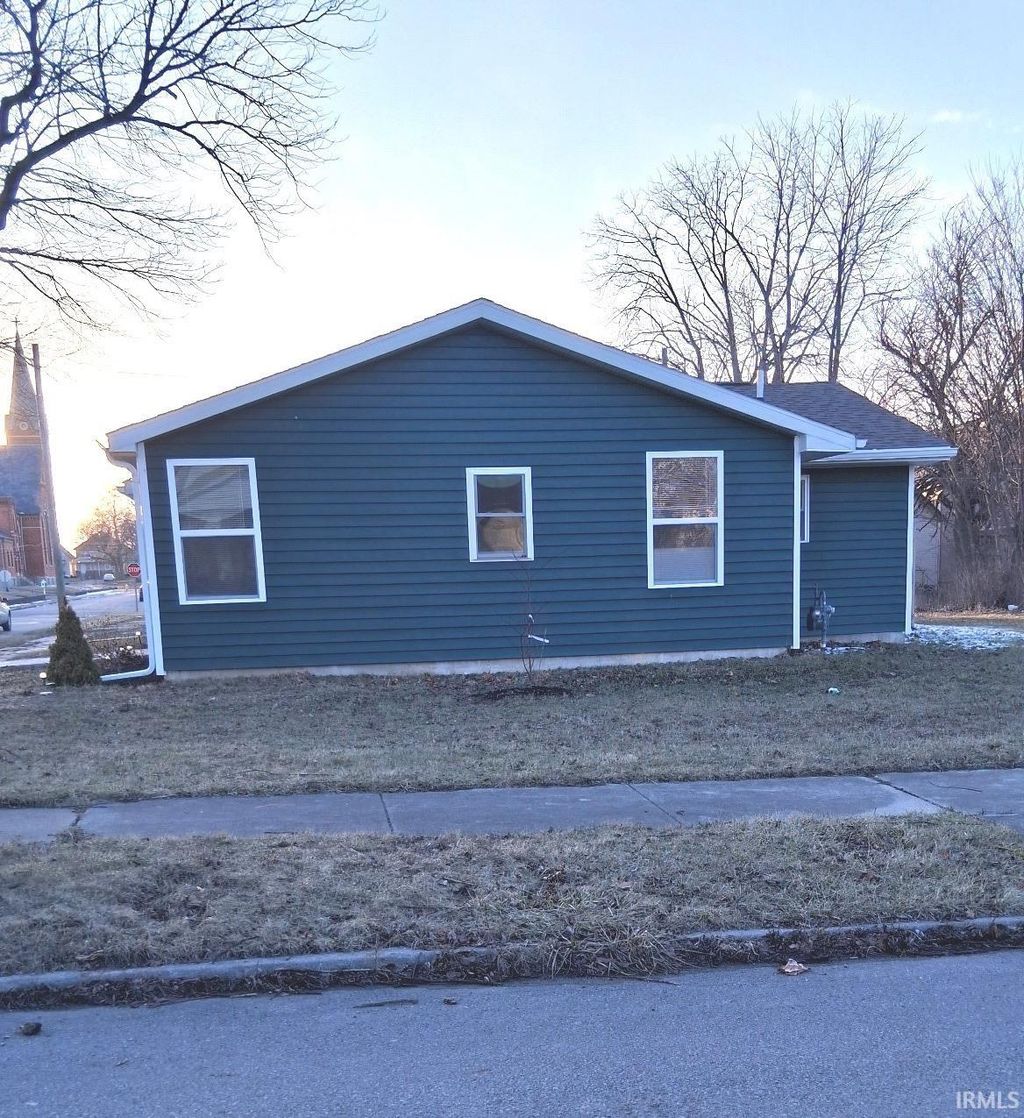 Photo of 1242 Grant Avenue, Fort Wayne, IN 46803 (MLS # 202548903)