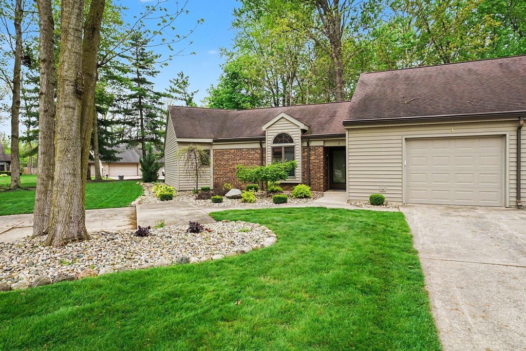 Photo of 1 Boulder Court, Nappanee, IN 46550 (MLS # 202615586)