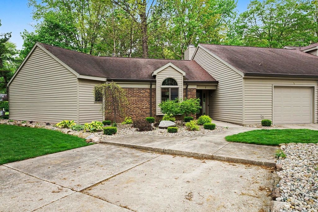 Photo of 1 Boulder Court, Nappanee, IN 46550 (MLS # 202615586)