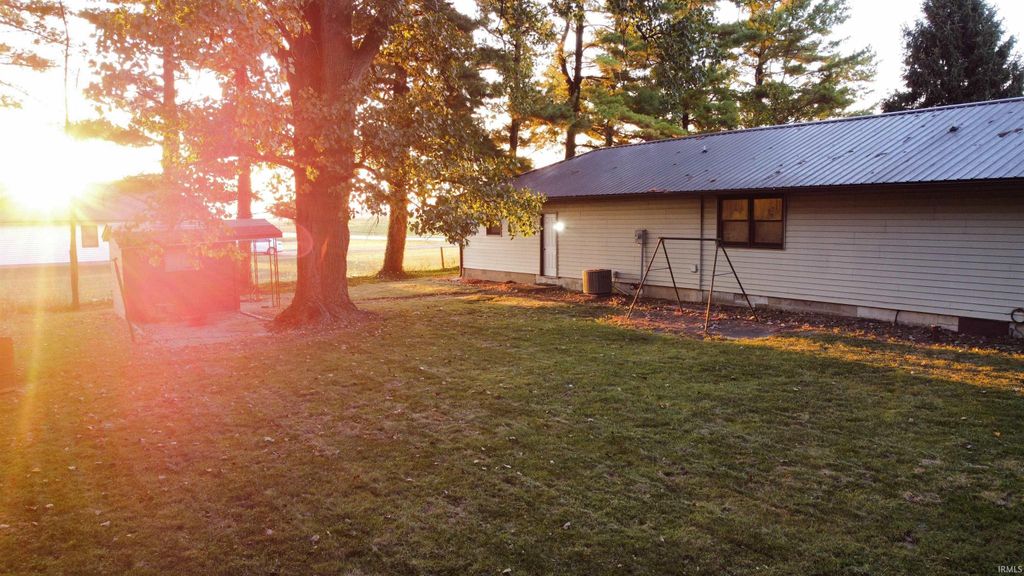 Photo of 220 E 950 S Road, Fairmount, IN 46928 (MLS # 202537360)