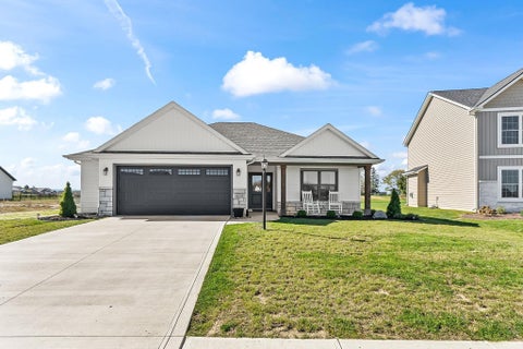 Photo of 12733 Towcester Court, Fort Wayne, IN 46818 (MLS # 202643676)