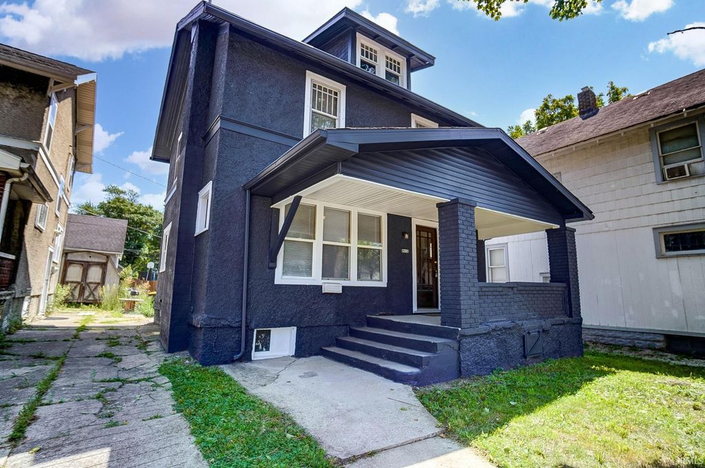 Photo of 2911 Broadway, Fort Wayne, IN 46807 (MLS # 202543391)