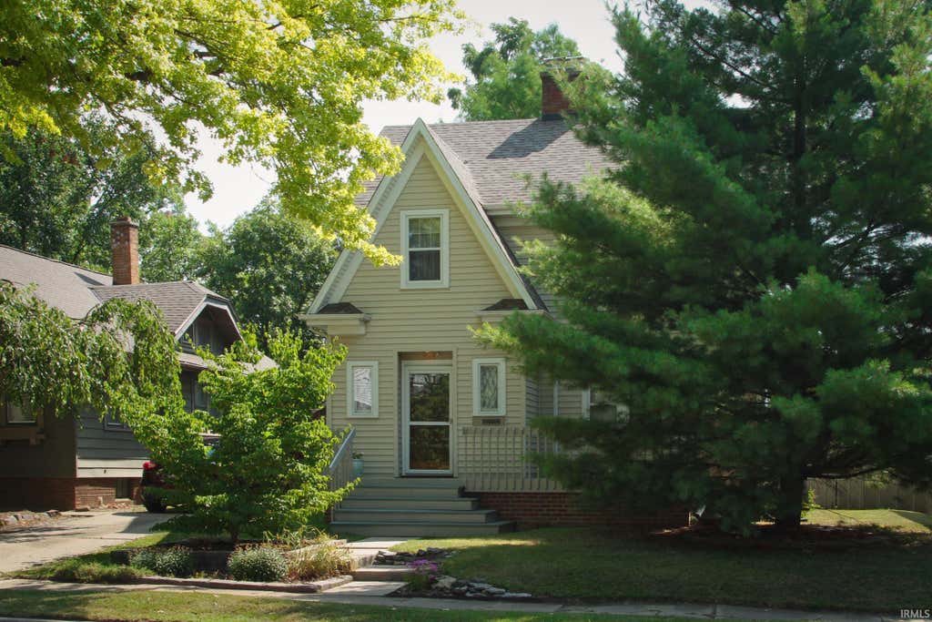 Photo of 1916 Crescent Avenue, Fort Wayne, IN 46805 (MLS # 202632425)
