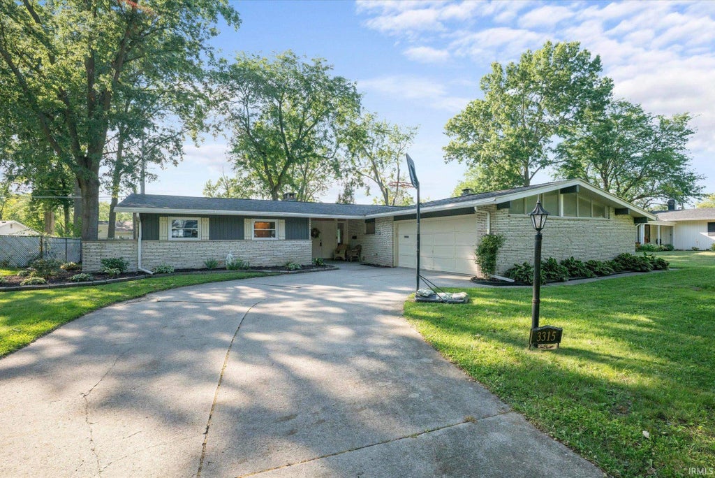 Photo of 3315 Chancellor Drive, Fort Wayne, IN 46815 (MLS # 202635686)