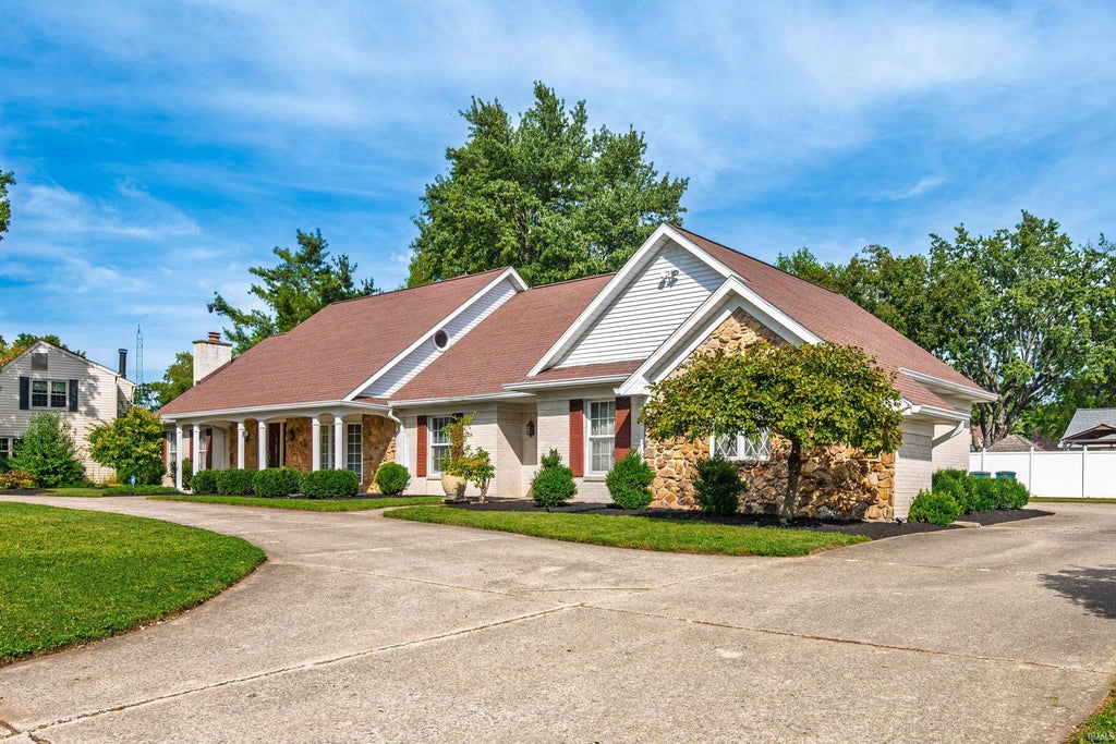 Photo of 3900 N Vienna Woods Drive, Muncie, IN 47304 (MLS # 202638887)