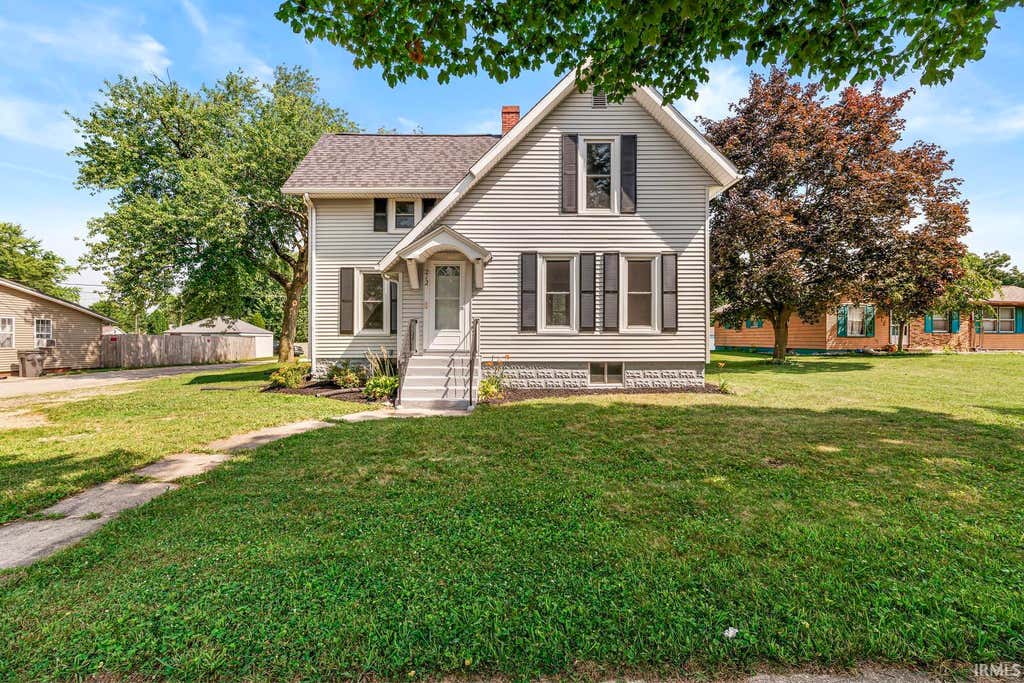 Photo of 212 E Waterford Street, Wakarusa, IN 46573 (MLS # 202635013)