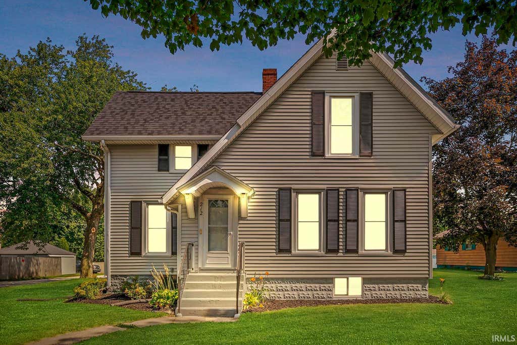 Photo of 212 E Waterford Street, Wakarusa, IN 46573 (MLS # 202635013)