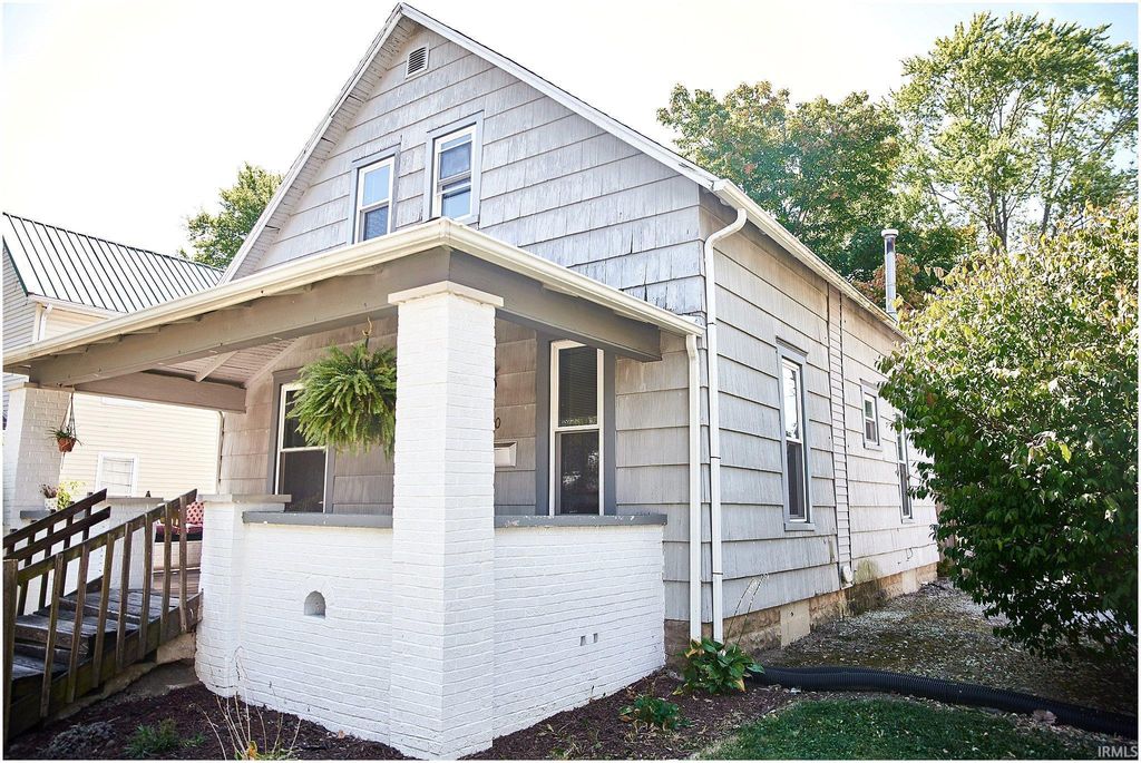 Photo of 720 S Williams Street, Bluffton, IN 46714 (MLS # 202537343)