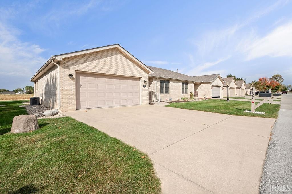 Photo of 1407 HUTCHINS Drive, Kokomo, IN 46901 (MLS # 202642761)