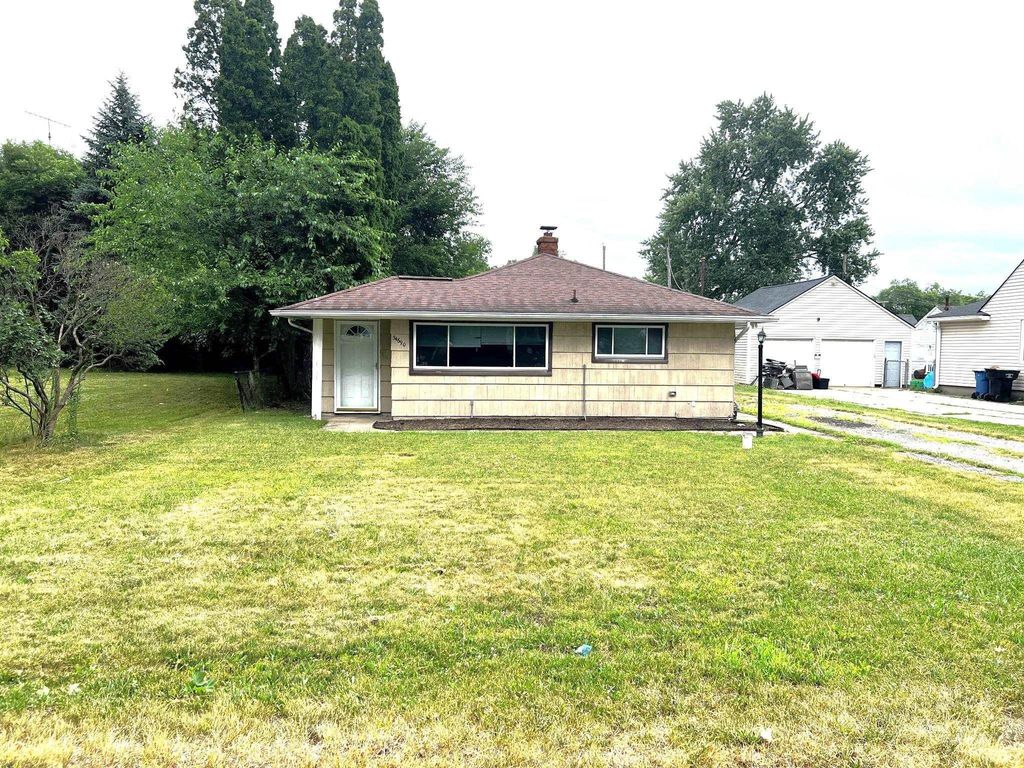 Photo of 54690 Maple Lane Avenue, South Bend, IN 46635 (MLS # 202548449)