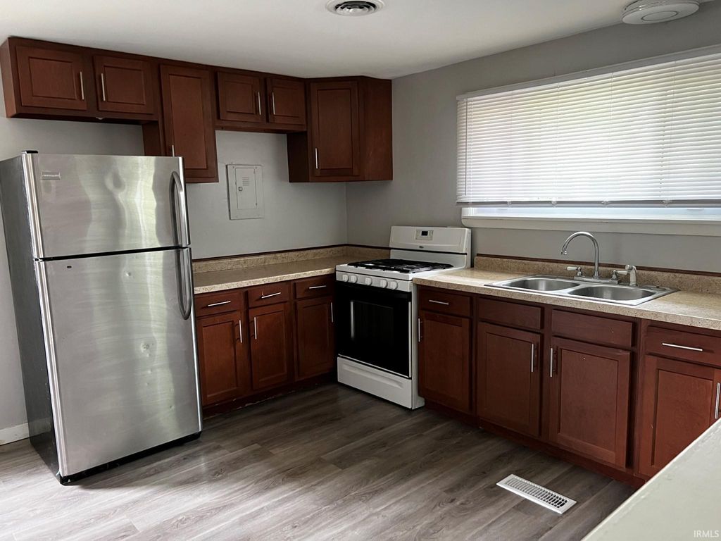 Photo of 54690 Maple Lane Avenue, South Bend, IN 46635 (MLS # 202548449)