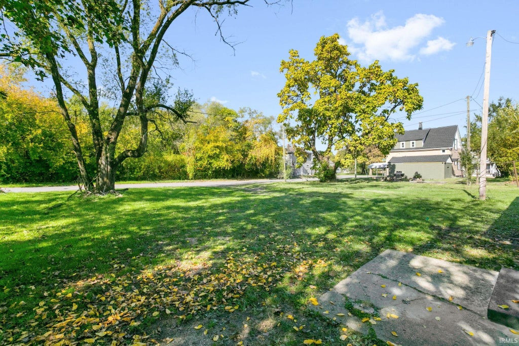 Photo of 227 Walnut Street, South Bend, IN 46628 (MLS # 202644050)