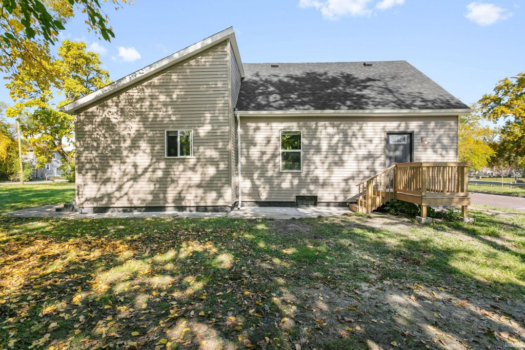 Photo of 227 Walnut Street, South Bend, IN 46628 (MLS # 202644050)
