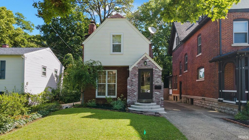 Photo of 1111 Cherry Street, Huntington, IN 46750 (MLS # 202610890)