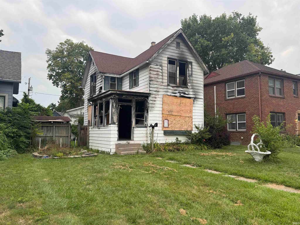 Photo of 1031 Edgewater Avenue, Fort Wayne, IN 46805 (MLS # 202630304)