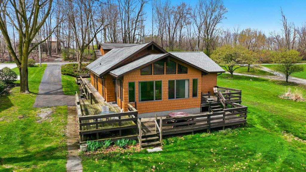 Photo of 8060 N Brown Road, Columbia City, IN 46725 (MLS # 202613756)