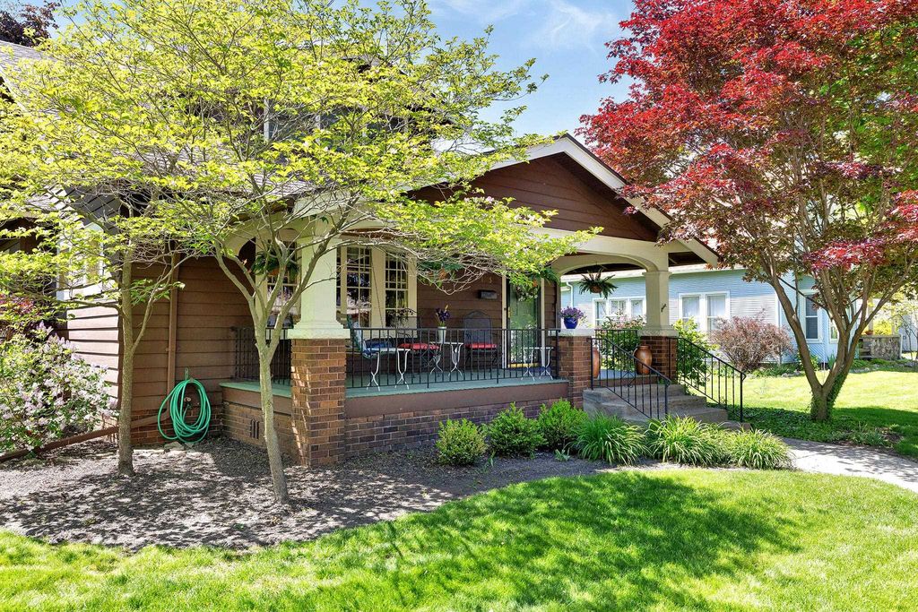 Photo of 1005 S 8th Street, Goshen, IN 46526 (MLS # 202618164)