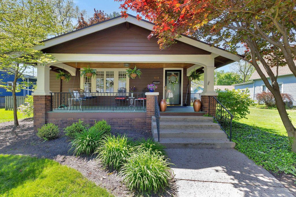 Photo of 1005 S 8th Street, Goshen, IN 46526 (MLS # 202618164)