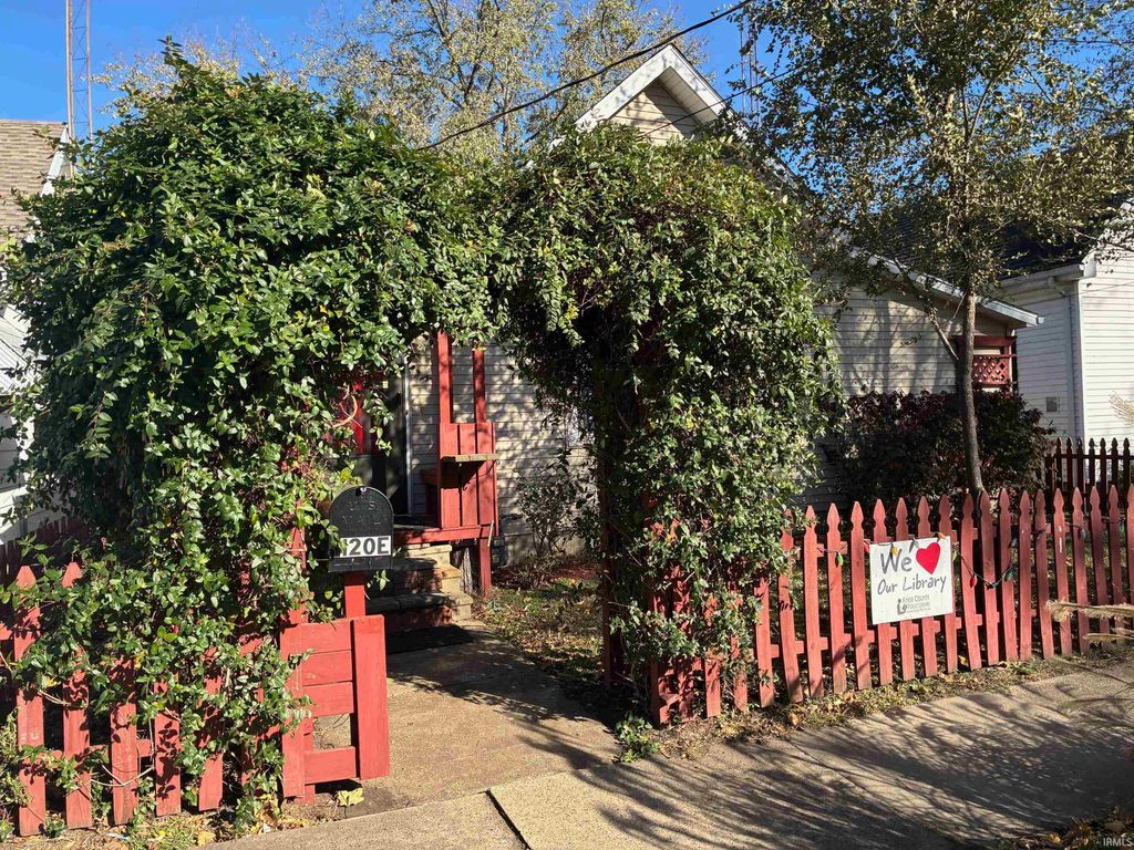 Photo of 120 E Swartzel Avenue, Vincennes, IN 47591 (MLS # 202545927)