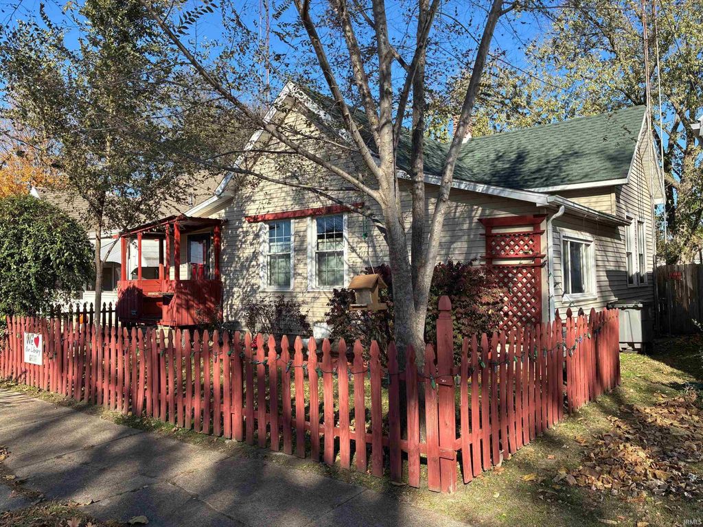 Photo of 120 E Swartzel Avenue, Vincennes, IN 47591 (MLS # 202545927)