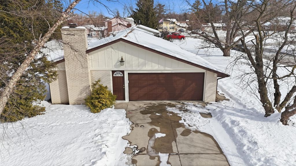 Photo of 700 Brentwood Circle, Auburn, IN 46706 (MLS # 202603920)