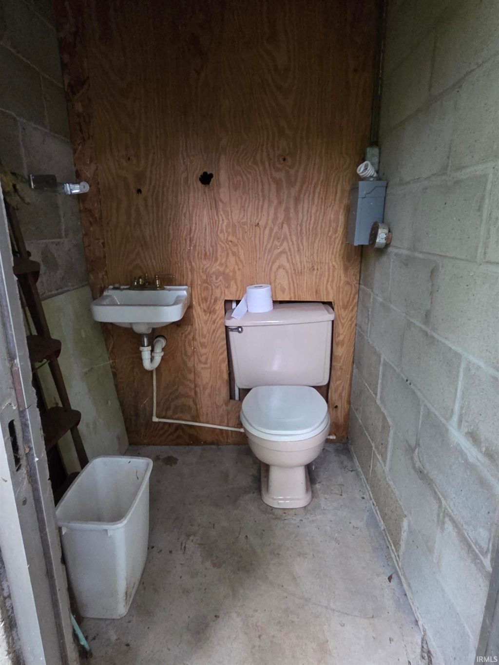 Photo of 1215 Hathaway Avenue, Evansville, IN 47712 (MLS # 202619276)